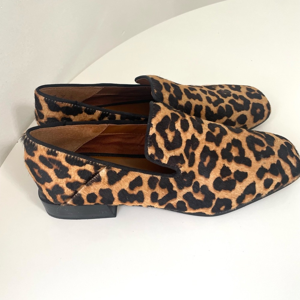 Used loafers. Sz 7. Please see all pics and videos